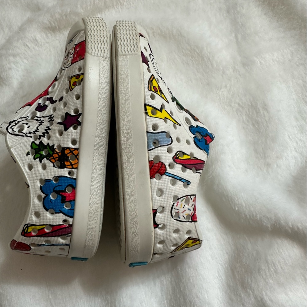 Uber cute emoji native Jefferson shoes size 4 - Picture 6 of 6